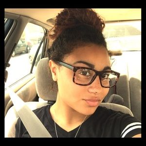 Meet your Posher, Naomi